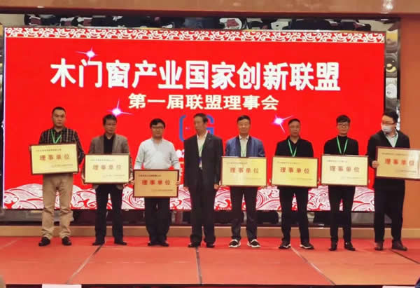 瑝玛荣获“中国林业产业创新奖”，并成为首批“国家创新联盟”。