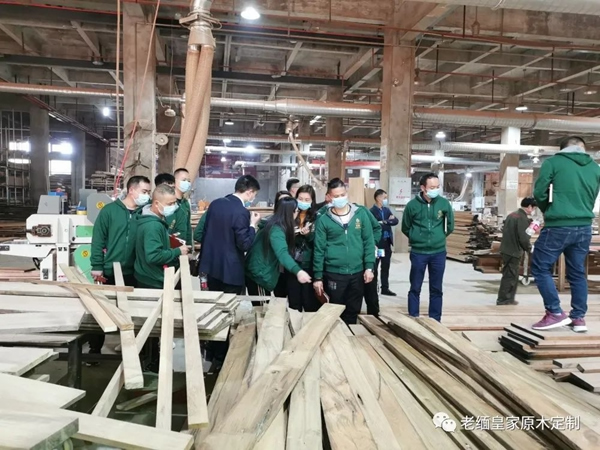 老缅皇家原木定制 | 贵阳以及武汉团队抵达重庆定制工厂进行参观学习交流