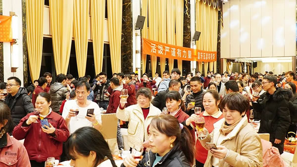富轩门窗·活力轩，乐FUN天 | 富轩集团2024年迎春年会盛典圆满成功！