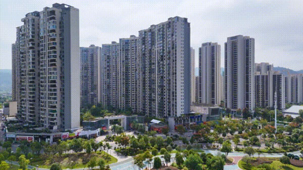 富奥斯门窗·100位生活家丨窗外奢享180°湖景，窗内藏着动人的烟火气