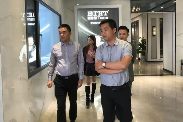 皇庭金门与定制家居协会深度交流，共绘门窗行业未来蓝图！