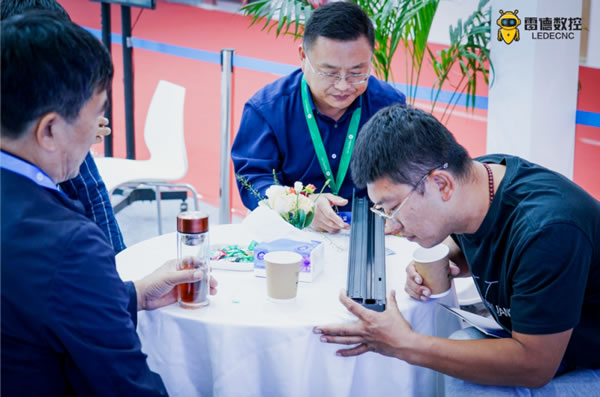 圆满落幕 | 雷德数控门窗智能生产线闪耀中国建博会（临朐）