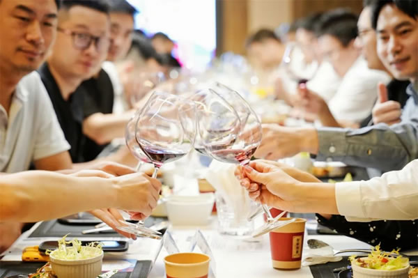 星光下的诗意 | “阅希洛，品美酒——深圳希洛‘这三年’交流分享活动暨品酒会”成功举办