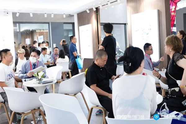 建博会进行时 | 顶固集创门窗邀您共鉴门窗美学新风向，共启门窗集创新时代