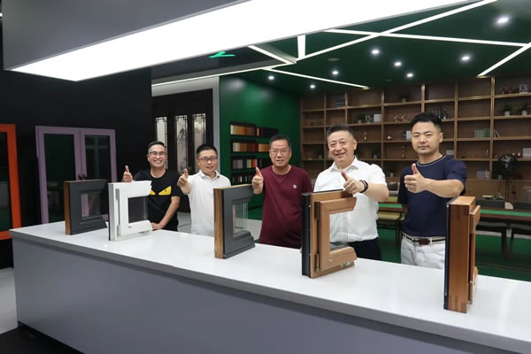 著名经济学家马光远莅临米兰之窗总部参观调研