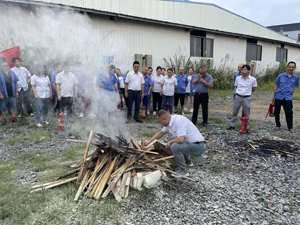 金太阳门窗 | 落实消防责任，防范安全风险培训及灭火实操演练