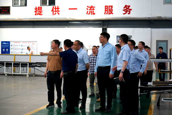 京港亚门窗 | 坚朗五金一行莅临京港亚参观交流，共谋发展