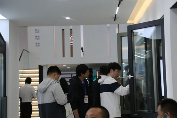 直击展会精彩时刻！格温特门窗重磅亮相第十四届中国（临朐）家居门窗博览会！
