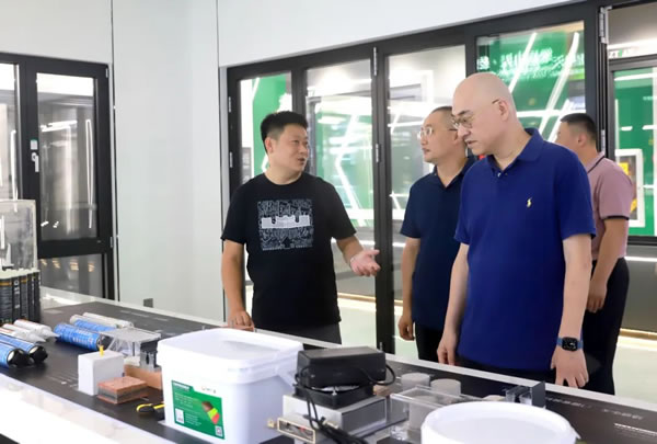 聚势谋远丨合力共赢，丝吉利娅中国区总经理宋非一行参观绿盾中天门窗