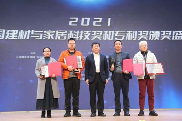 ​中国建材家居·行业30周年功勋人物——福临门恒温健康门窗董事长梁晓东